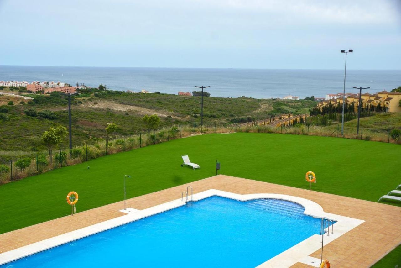 Small Oasis Nelson Mandela Apartment With Sea View, Two Bedrooms, Parking, Terrace And Pool Манилва Экстерьер фото