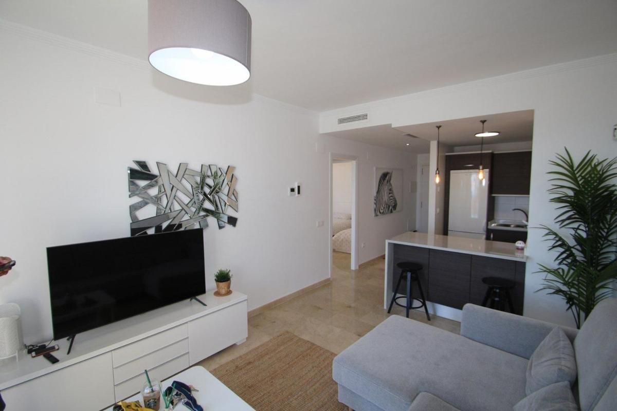 Small Oasis Nelson Mandela Apartment With Sea View, Two Bedrooms, Parking, Terrace And Pool Манилва Экстерьер фото