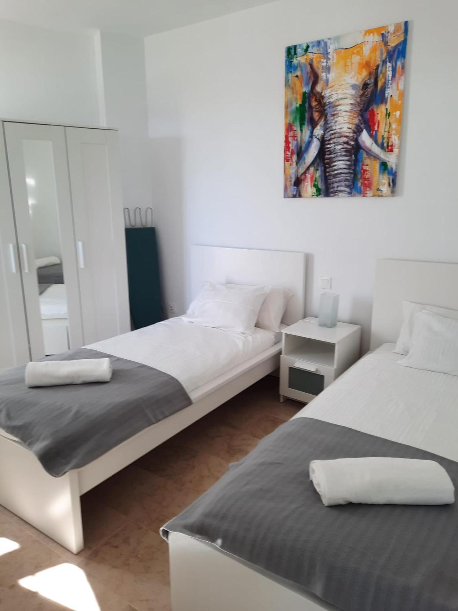Small Oasis Nelson Mandela Apartment With Sea View, Two Bedrooms, Parking, Terrace And Pool Манилва Экстерьер фото